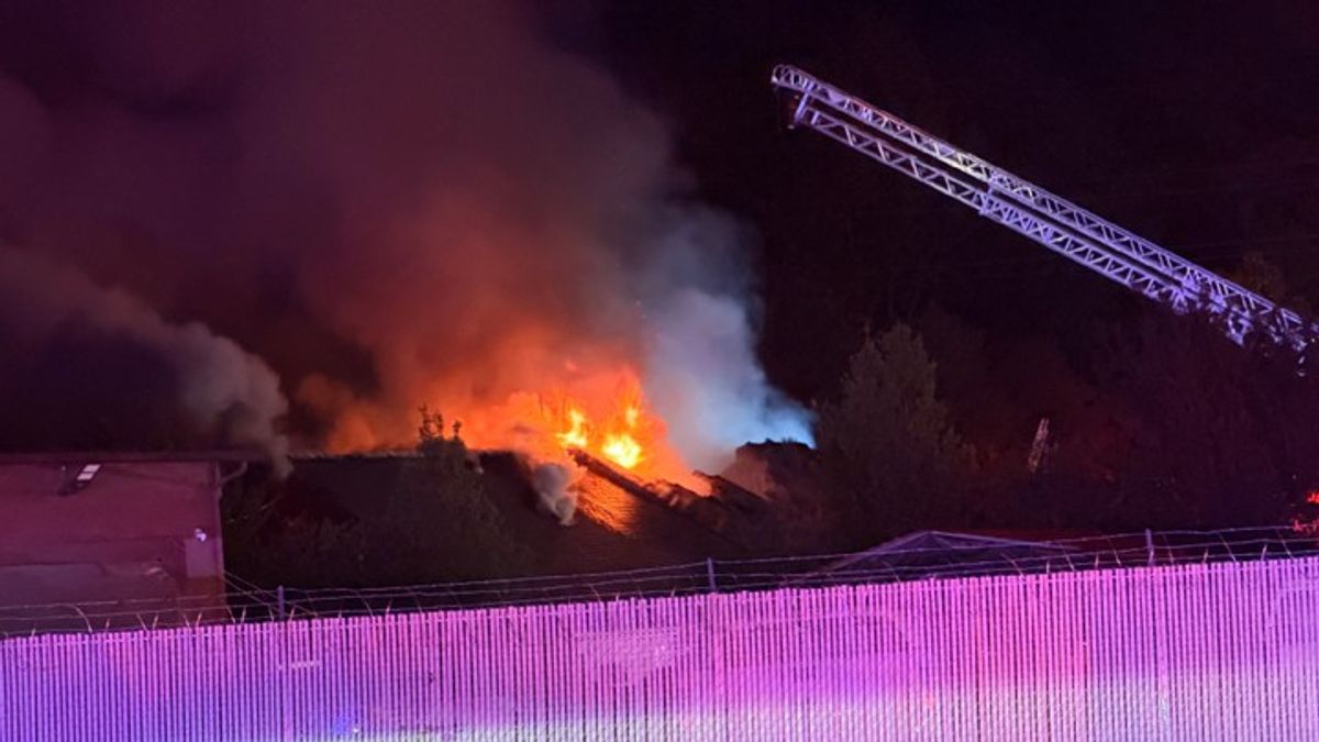 Several crews responding to large structure fire in Durham | Haystack News