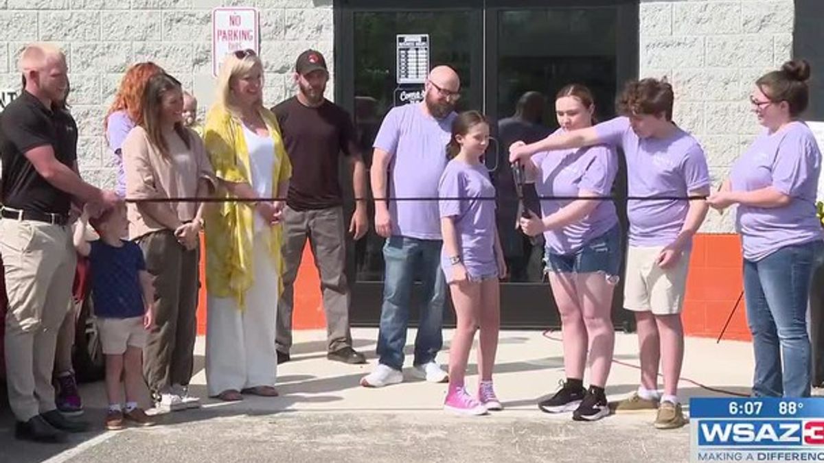 Ribbon cutting held for Branham Pets grand opening | Haystack News