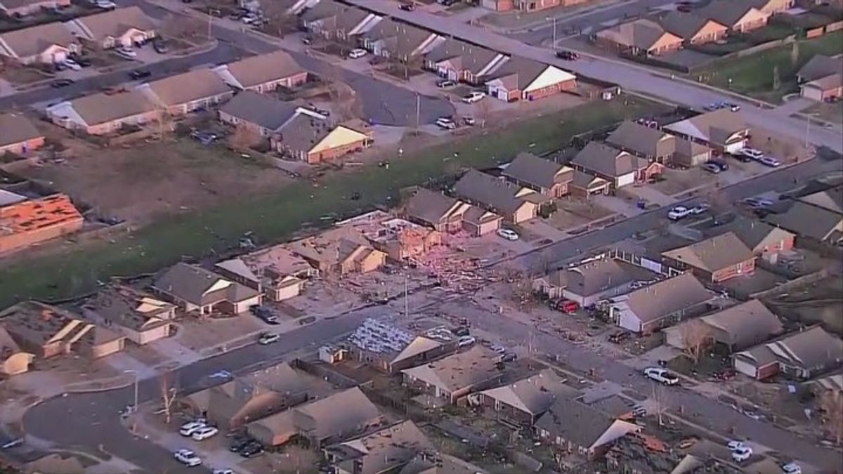 Tornadoes touch down in Oklahoma, Kansas as massive winter storm moves ...