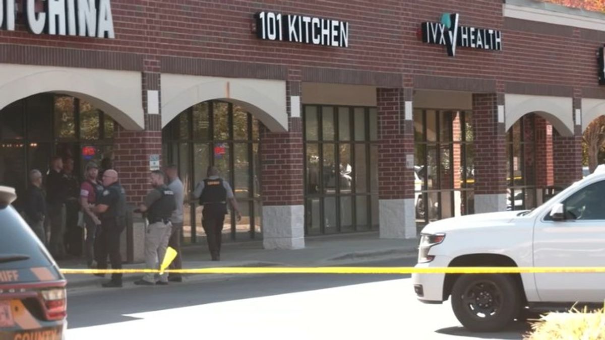 Bank robbery suspect in hospital for self-inflicted injuries after car ...