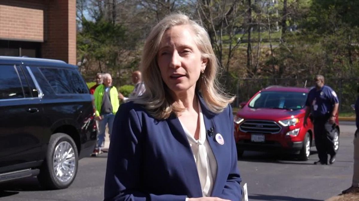 Gov. Spanberger casts ballot in Virginia redistricting referendum ...