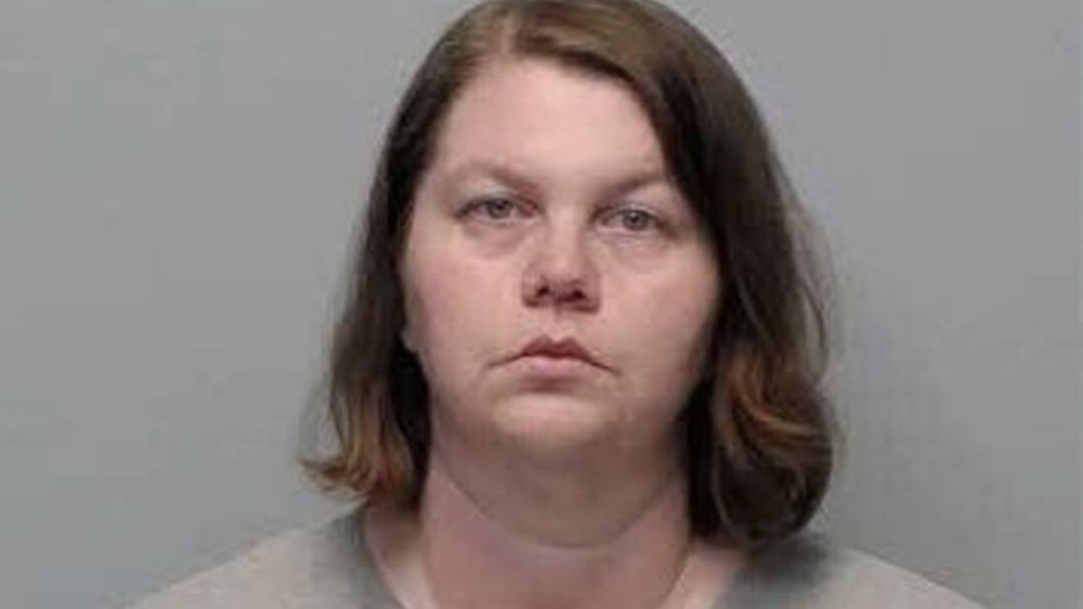 Woman accused of embezzling more than $850K from Dothan business ...