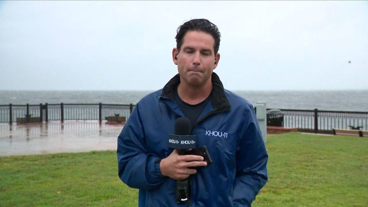 KHOU’s Matt Dougherty reports live ahead of Hurricane Isaias landfall ...