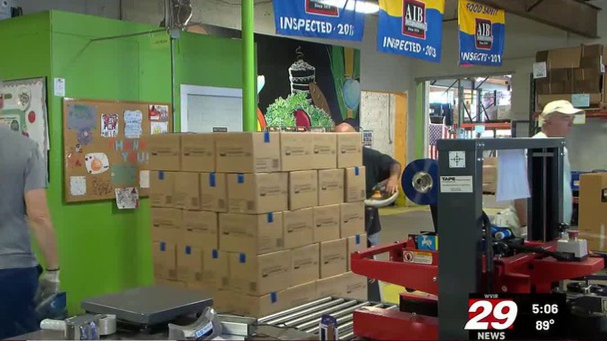 Volunteers pack 1,000 food boxes to fight senior hunger | Haystack News