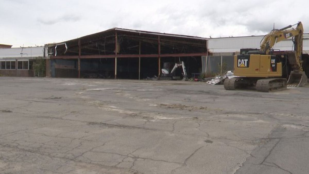 Demolition underway on former Jubilee Shopping Center in Canton ...