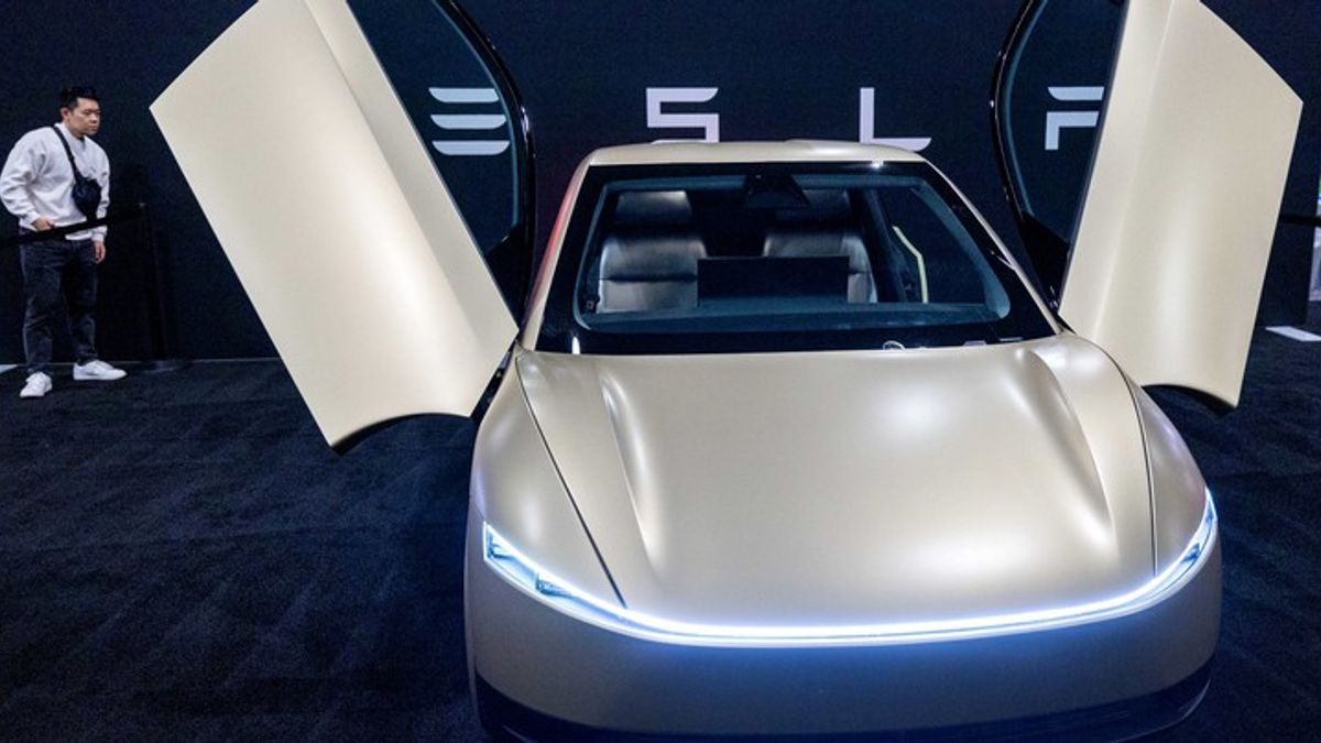 Tesla's robotaxi rollout kicks off 'next phase' of self-driving ...