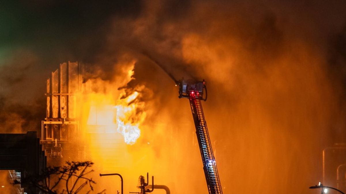 Massive explosion starts fire at Chevron refinery | Haystack News