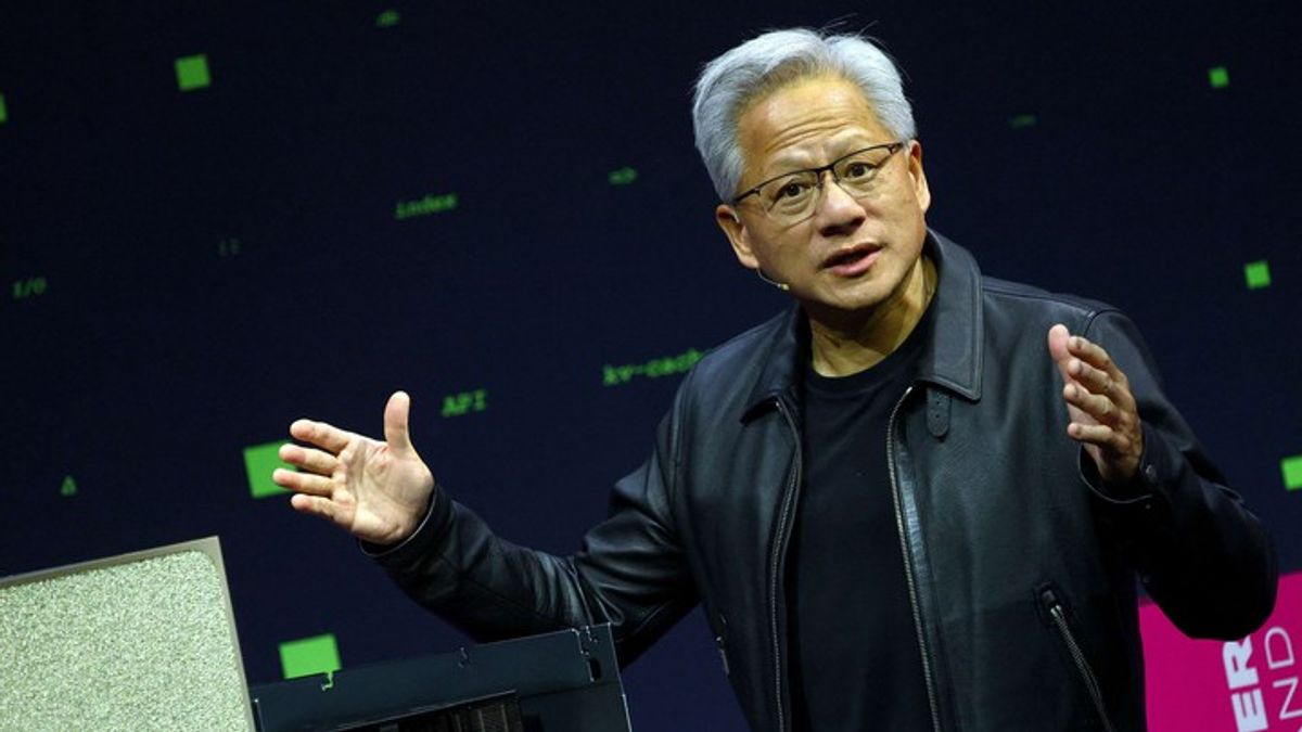 Nvidia CEO breaks down the 'layers' of AI & how they work together ...