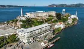 ag-pam-bondi-visits-alcatraz-amid-trump-proposal-reopen-pelosi-blasts-stupidest-idea-thumbnail