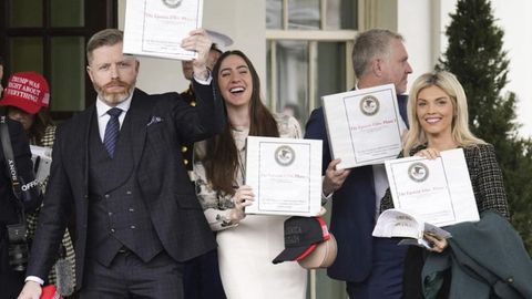 AG Bondi releases 'phase 1' of Jeffrey Epstein DOJ files | Haystack News