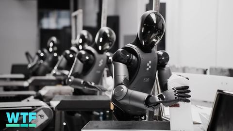 Two Robots Running the Same AI Working Together | Haystack News