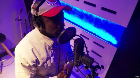 A rapper who blends Greek and Ghanaian culture