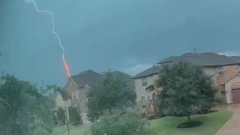 Lightning strike sparks house fire in Spring, Texas | Haystack News