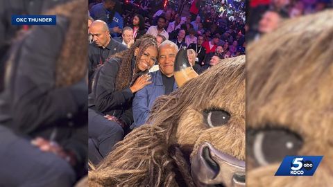 Rumble poses with the Obamas and other celebrities during NBA All-Star ...