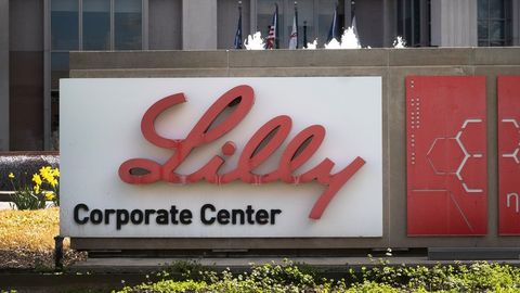 How should I consume Royal Keto Gummies?