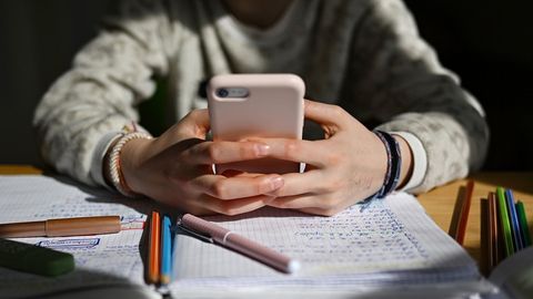 New York Joins List of States Banning Phones From Schools | Haystack News
