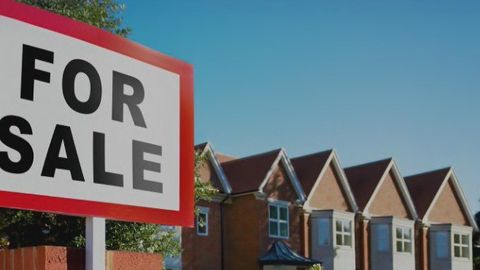 Home sellers outnumber buyers by almost 500,000: Redfin | Haystack News